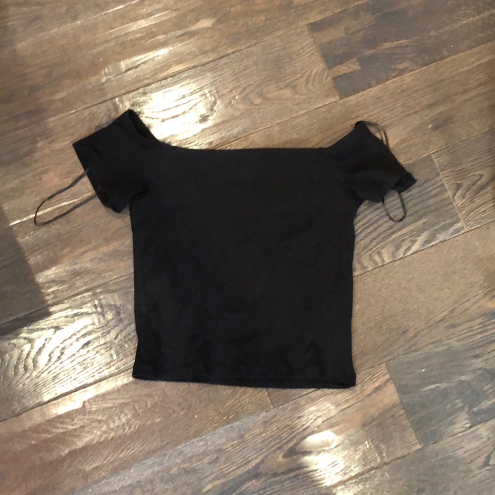 Off shoulder semi crop top